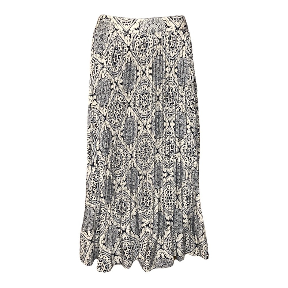 Very J | Pleated Plisse Midi Skirt Black and Tan Medallion Print L - Picture 2 of 6